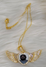 Load image into Gallery viewer, Photo Necklace With Wings
